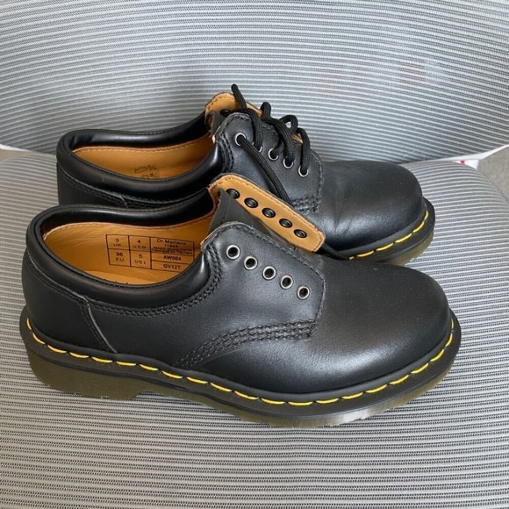 NWOT Dr. Marten Nappa Leather 5 hole Casual Shoes - Size 4